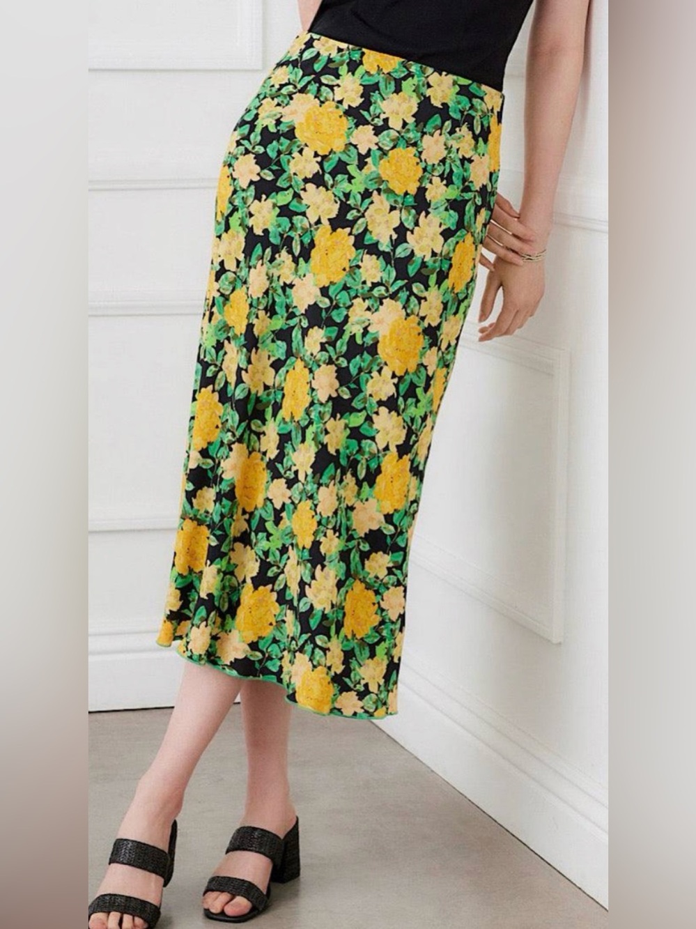 Karen Kane golden  rose print crepe  bias cut skirt. Size Medium. NWT.